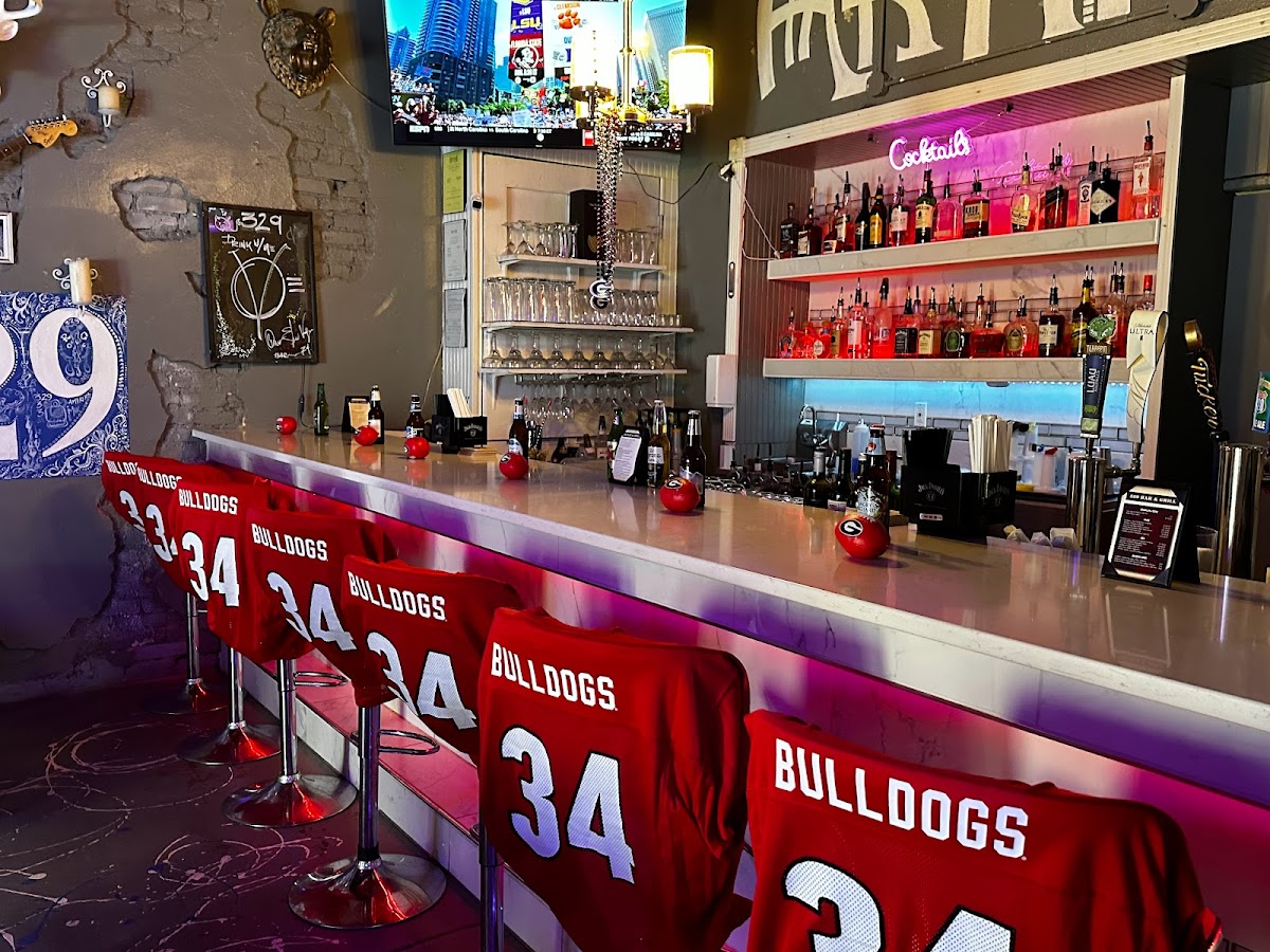 329 Bar And Grill